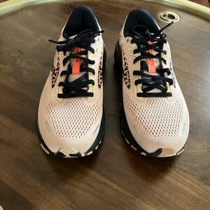 Brooks Adrenaline GTS 22 Ginger Black Leopard 1203531B215 Womens Size 11 B Med
